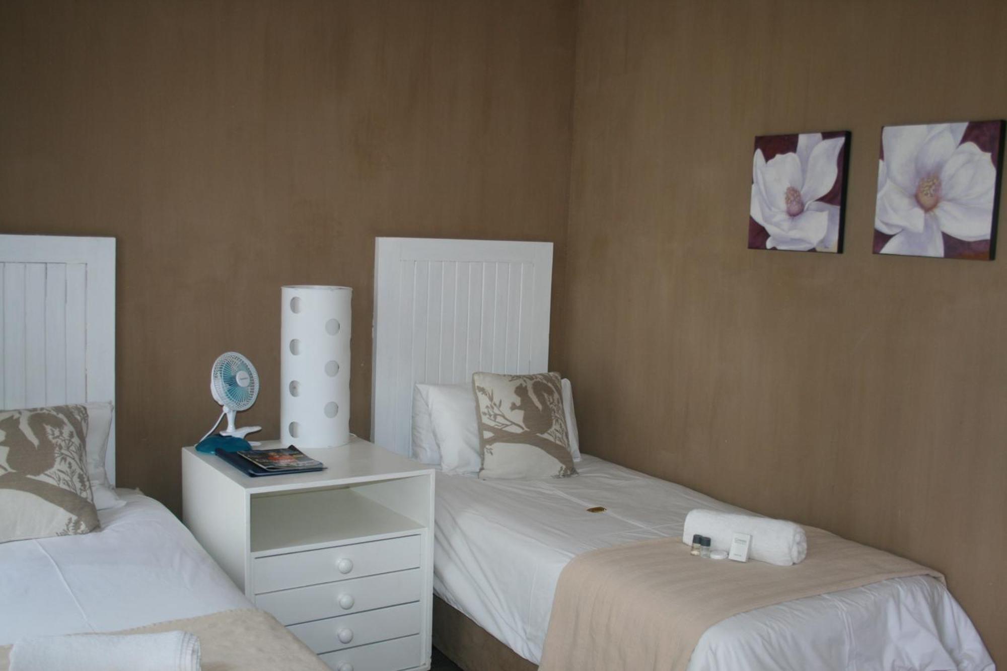 Indigo Moon Guesthouse Lichtenburg Quarto foto